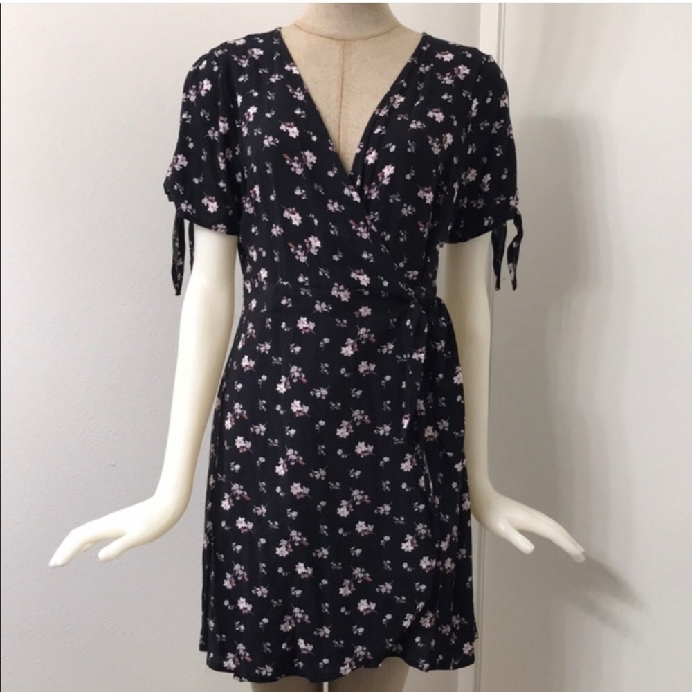 NWT Floral wrap dress